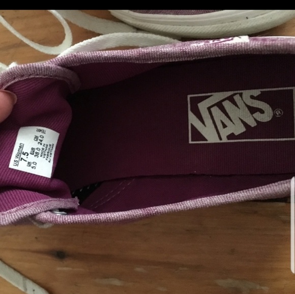 Van's - Picture 2 of 2